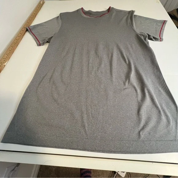 Lululemon mens medium t shirt in grey. - Picture 1 of 6